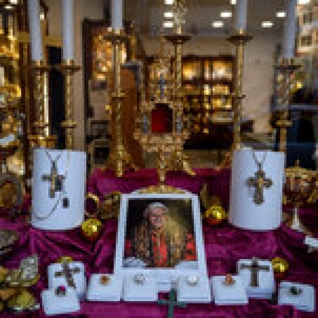 With Benedict’s Death, an Unprecedented Moment for the Modern Church
