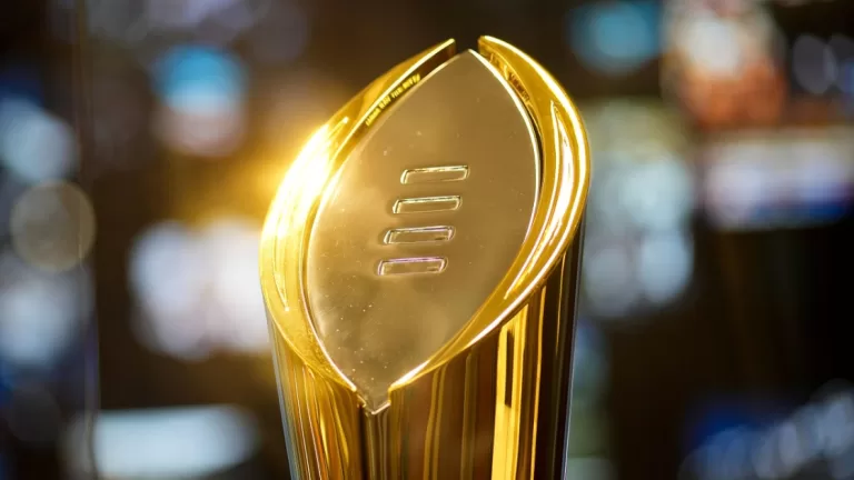College Football Playoff Predictions: Expert Picks for Saturday’s Semifinals – Sports Illustrated