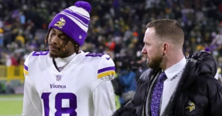 Vikings’ Justin Jefferson Hits Ref in the Back with Helmet During Frustrating Loss