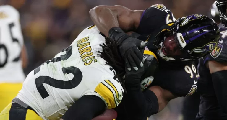 Sunday Night Football: Steelers keep playoff hopes alive with late touchdown, 16-13 win – NBC Sports