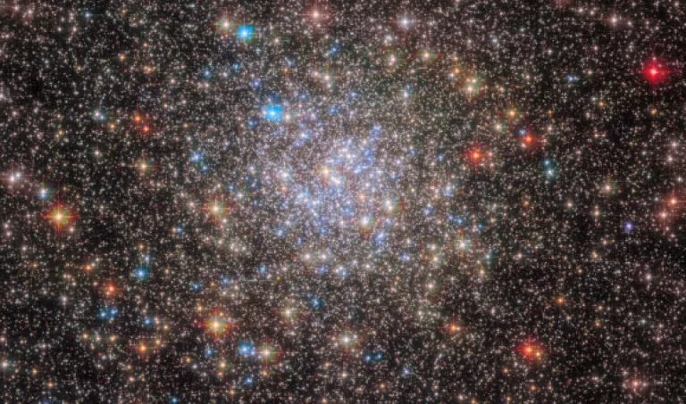 Hubble Snaps New Image of Globular Cluster NGC 6355