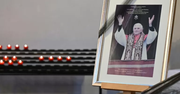Black ribbons, candles: Benedict’s German home town in mourning