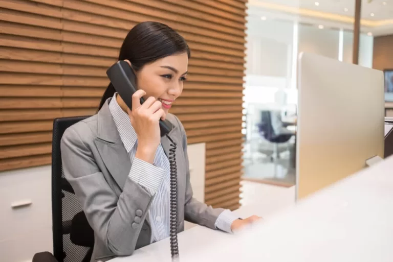 Call Center Representative Job Description, Roles/Responsibilities, Qualifications