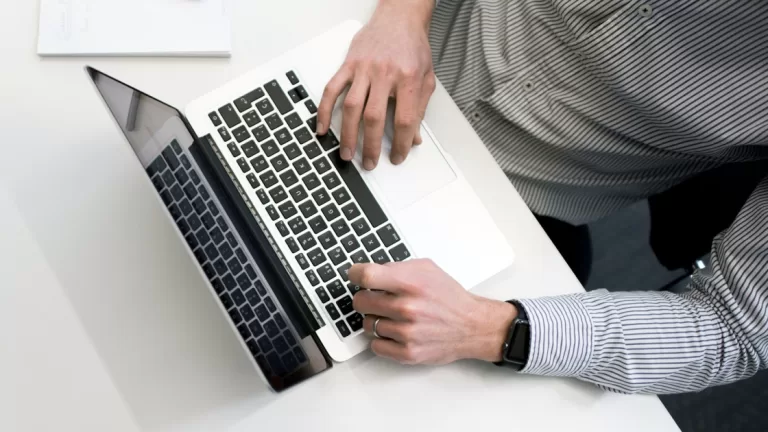 How to recover old versions of files on programs like Excel and Photoshop