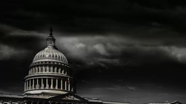 Robert Kiyosaki: SEC Will ‘Crush’ Most Cryptos, Burry on US Recession, Gold Bug Schiff on Inflation in 2023 — Week in Review