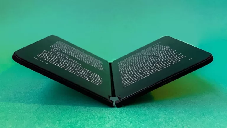 Microsoft’s Next Surface Duo May Get a Truly Foldable Screen     – CNET