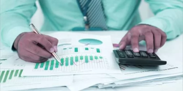 Financial Manager Job Description, Roles/Responsibilities, Qualifications