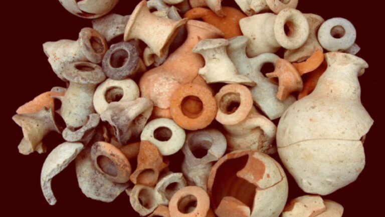 Archaeologists Find Residues of Aromatic Oils in Phoenicians Bottles
