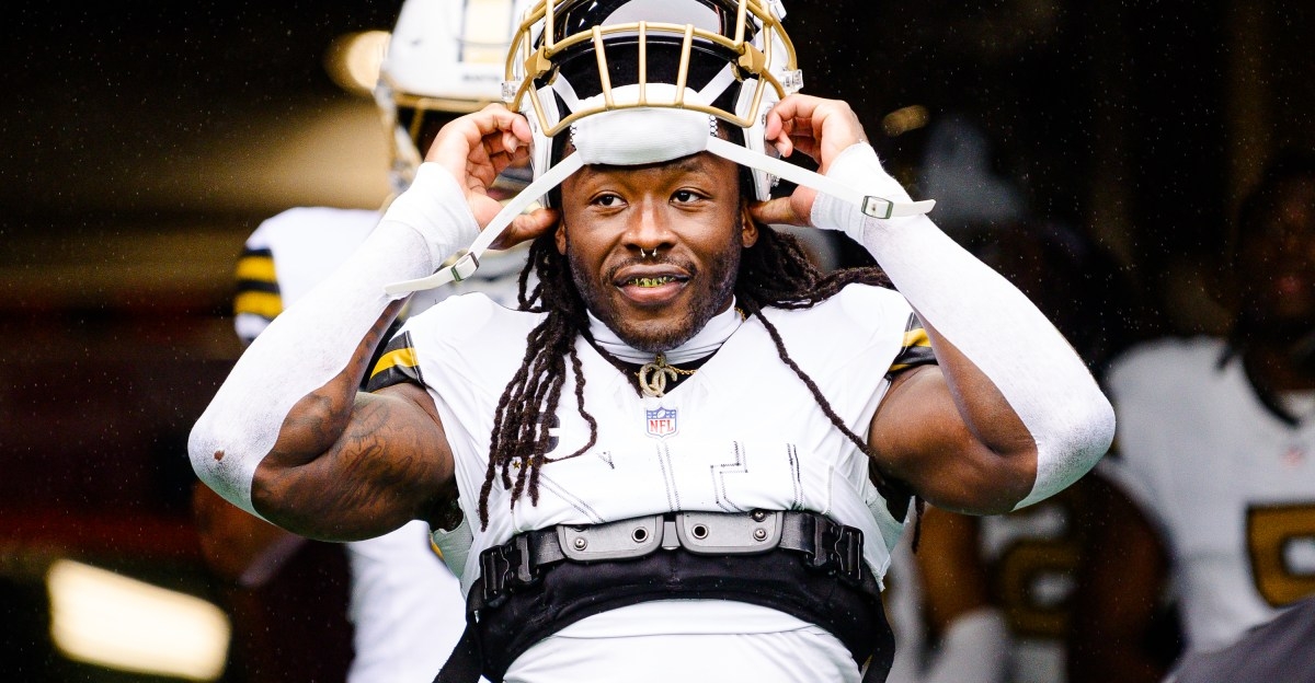 Saints RB Alvin Kamara hosts youth football camp