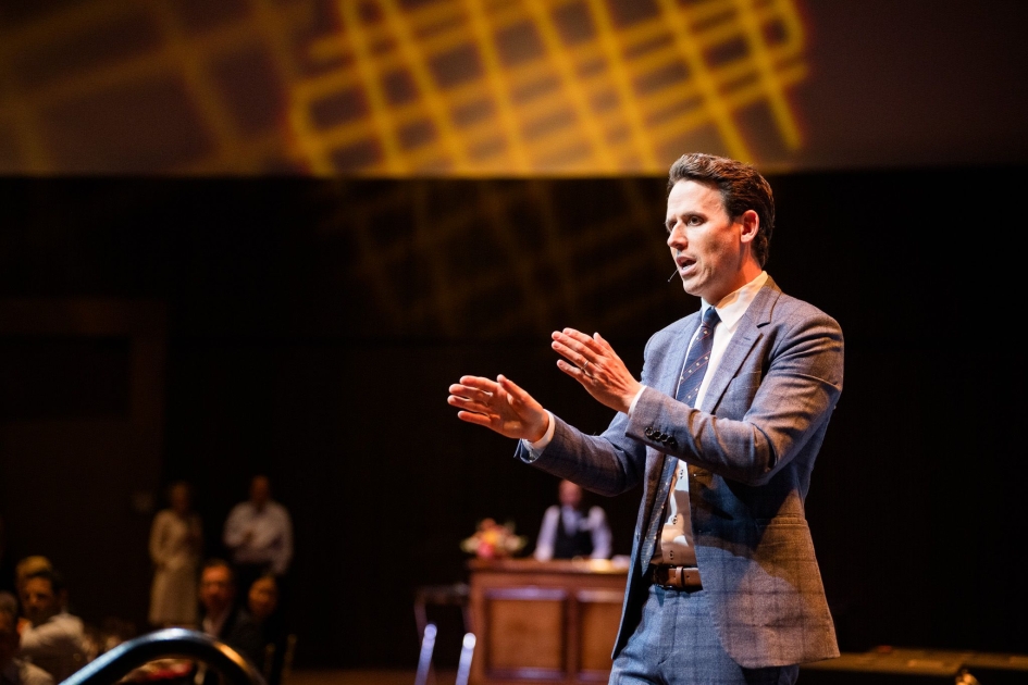 Mentalist Oz Pearlman Will Get Inside Trump’s Mind at the White House Correspondents’ Dinner